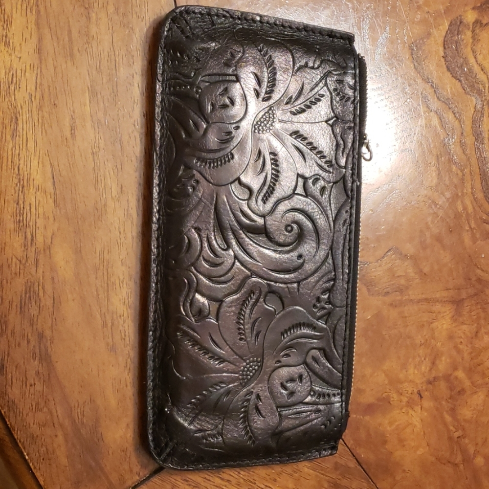 BLACK LEATHER CLUTCH, WALLET SIZE
